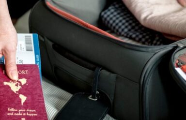 Cancelamento de passagem aérea: prazos, multa e direitos