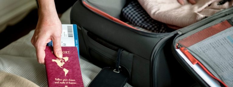 Cancelamento de passagem aérea: prazos, multa e direitos