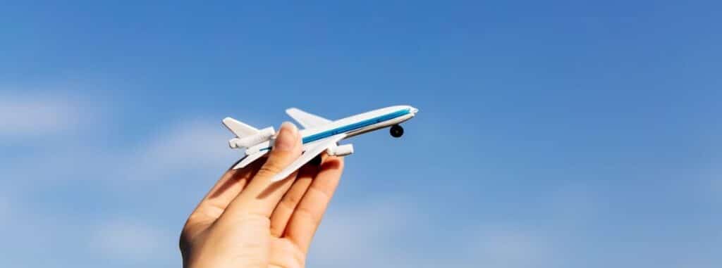 viajar-de-aviao-veja-como-economizar-em-2023