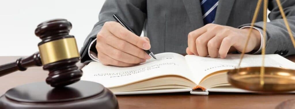 contratar-advogado-especialista-em-direito-trabalhista-bancario