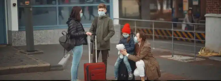 Justiça condena LATAM a indenizar passageiros por falta de assistência em voo cancelado