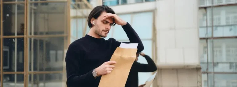 Banco é condenado por negativar cliente com dívida já declarada inexigível pela Justiça