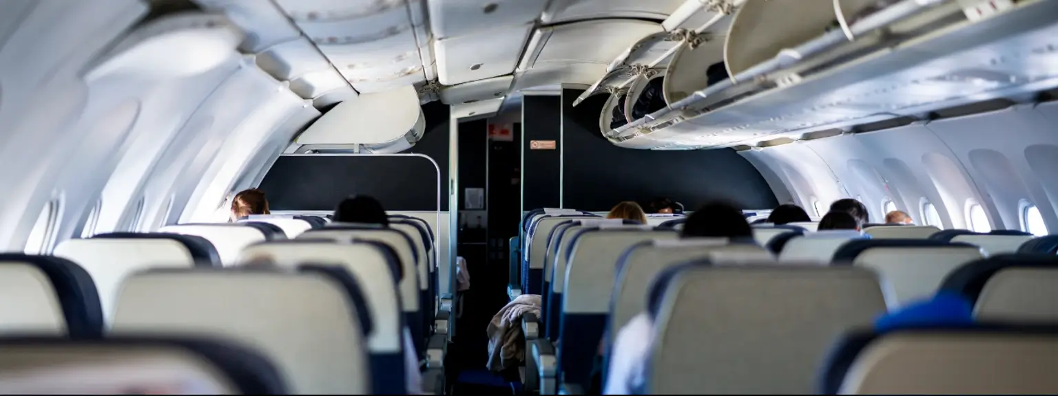 Polêmica do banheiro premium: Latam enfrenta questionamentos sobre igualdade em voos