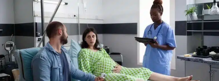 Justiça determina que plano de saúde seja reativado para beneficiária grávida após cancelamento indevido